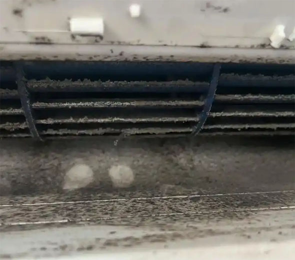 牡丹空调吹的风有股烧焦味是怎么回事